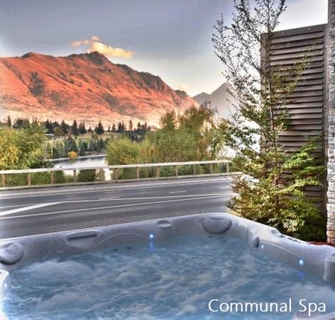 Modern Executive Living In Pounamu كوينستاون المظهر الخارجي الصورة