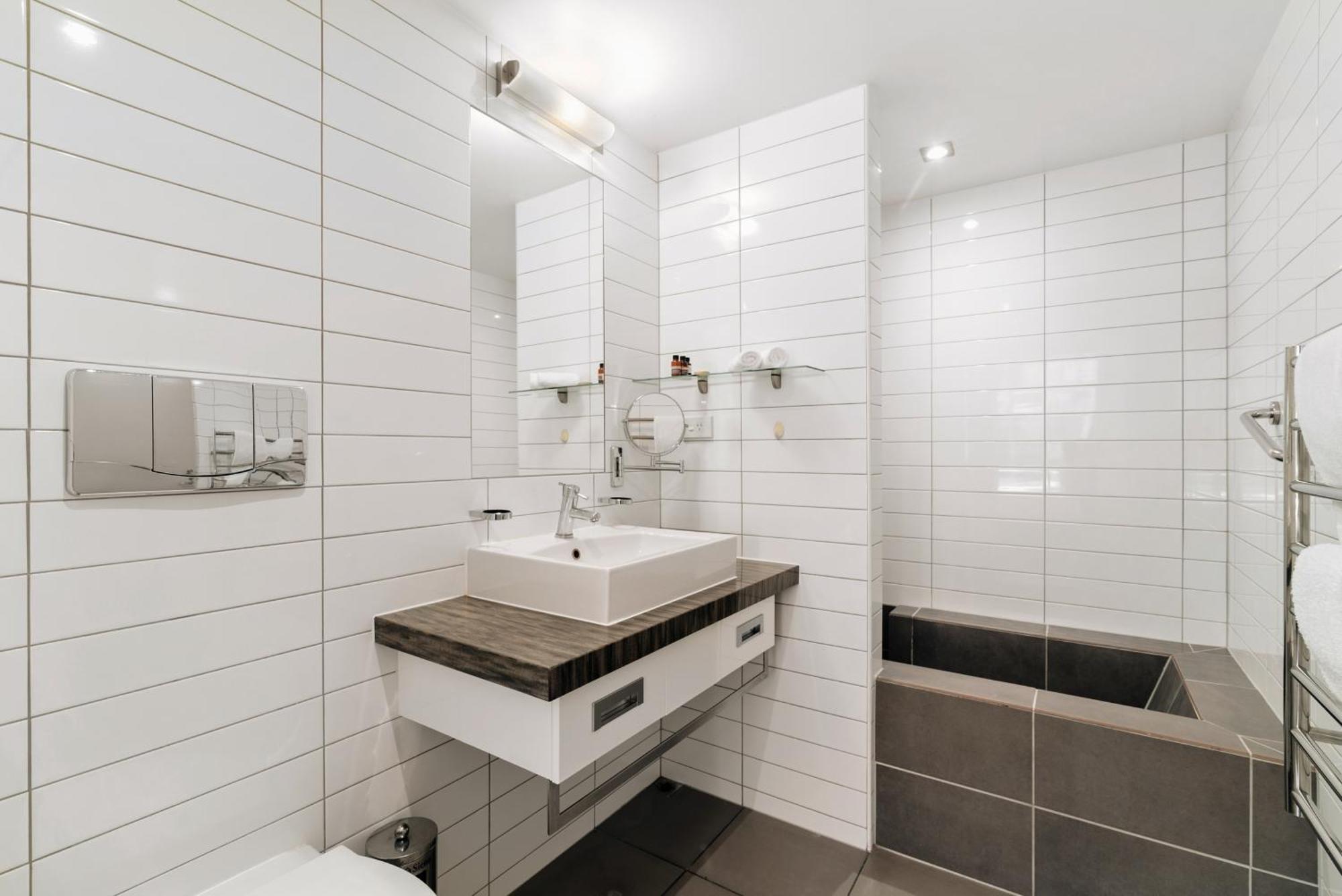 Modern Executive Living In Pounamu كوينستاون المظهر الخارجي الصورة