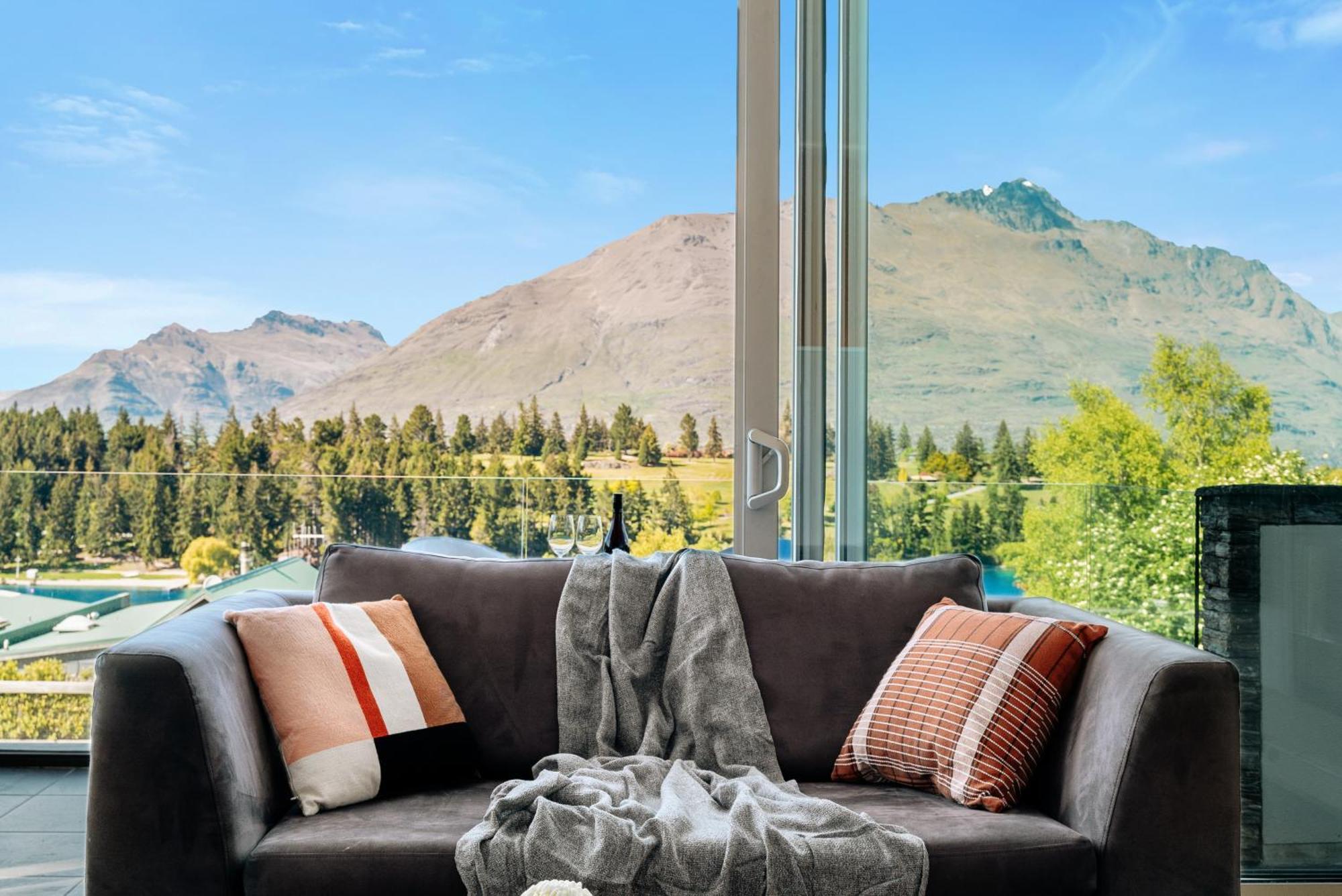 Modern Executive Living In Pounamu كوينستاون المظهر الخارجي الصورة