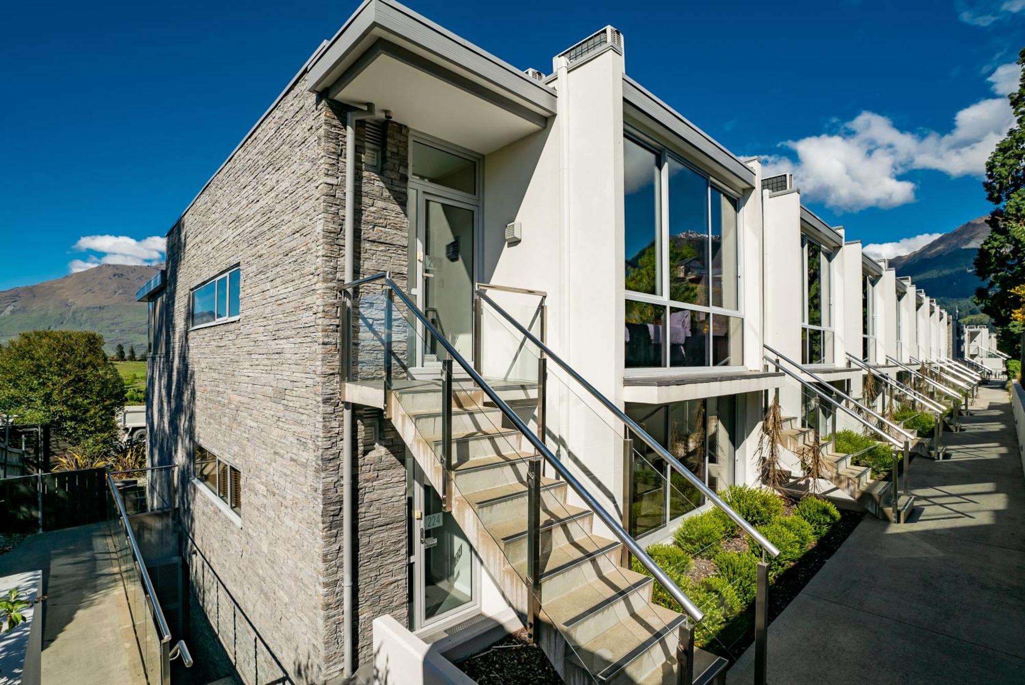Modern Executive Living In Pounamu كوينستاون المظهر الخارجي الصورة